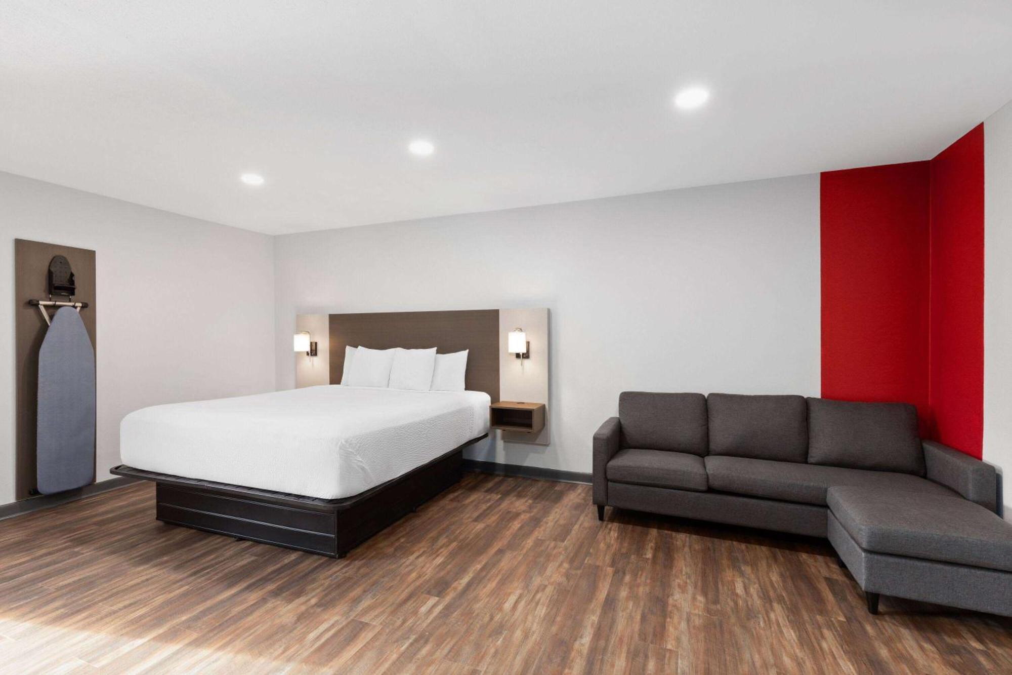 Ramada By Wyndham Bainbridge Hotel Exterior photo